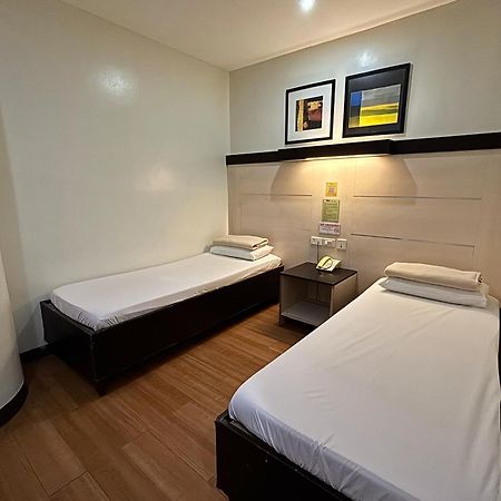 Sugbutel Family Hotel Себу Экстерьер фото
