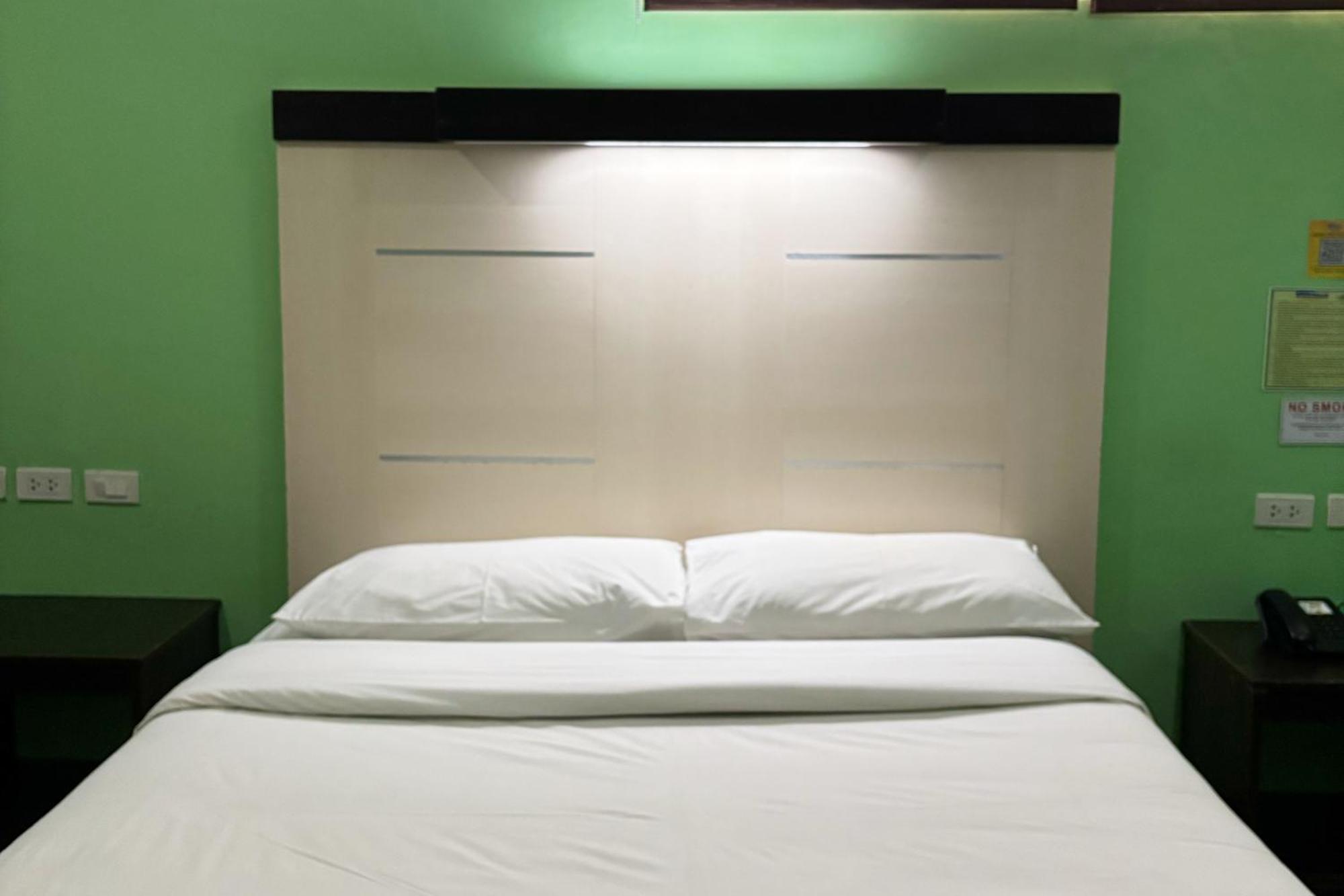 Sugbutel Family Hotel Себу Экстерьер фото
