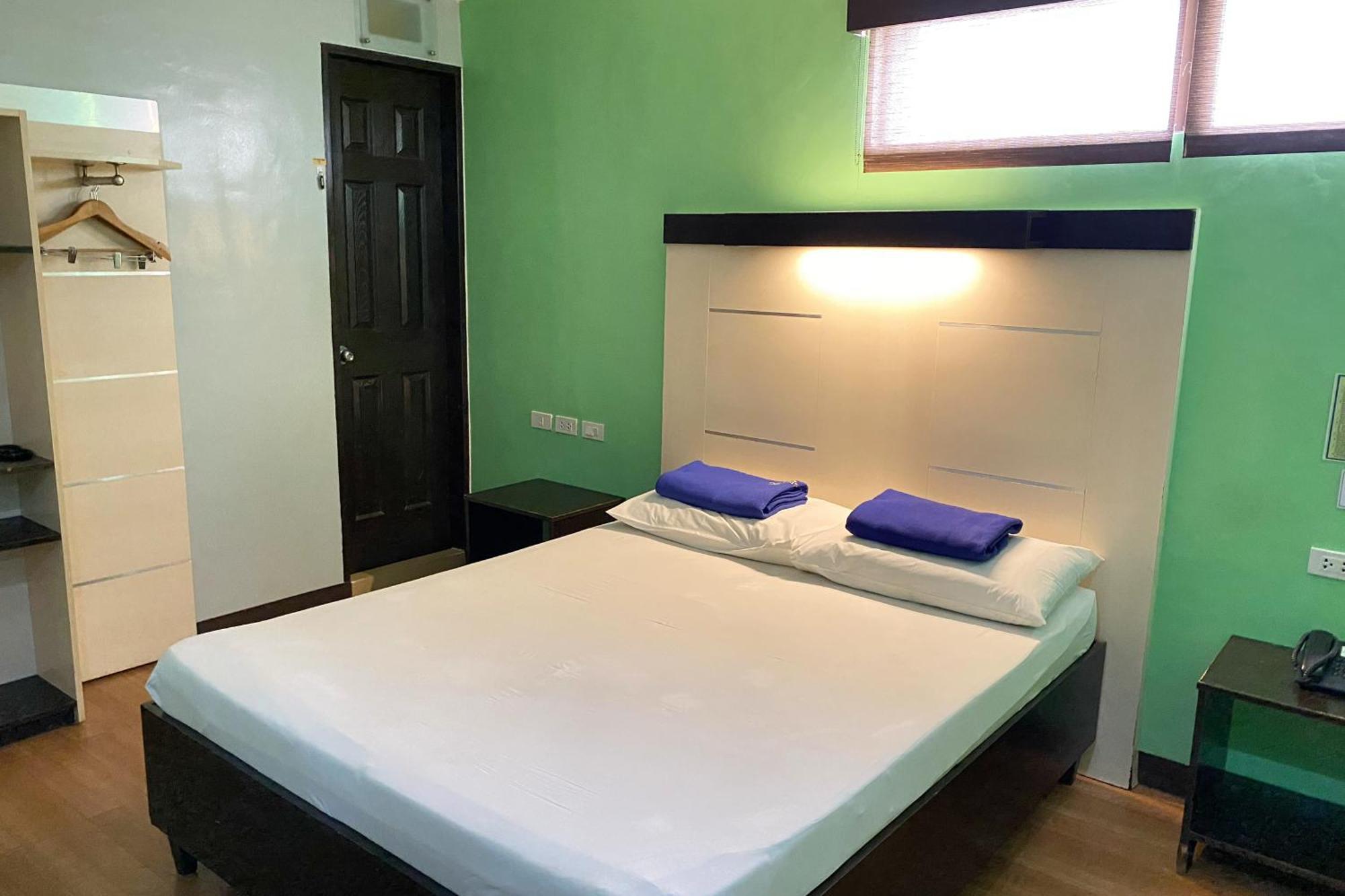 Sugbutel Family Hotel Себу Экстерьер фото
