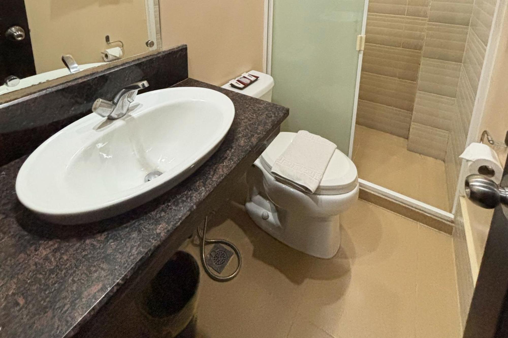 Sugbutel Family Hotel Себу Номер фото