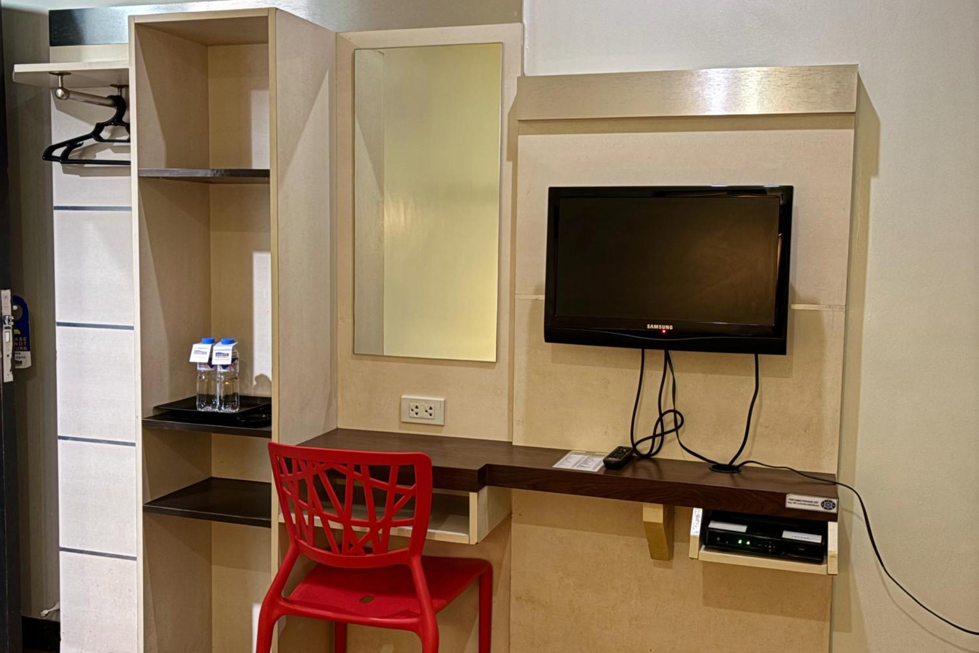 Sugbutel Family Hotel Себу Экстерьер фото
