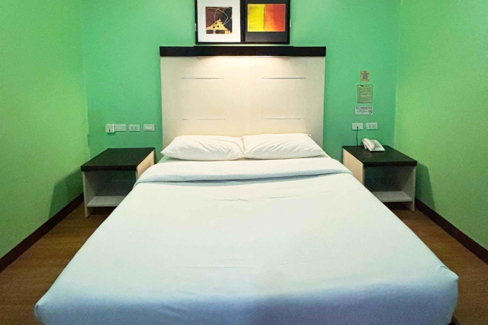 Sugbutel Family Hotel Себу Экстерьер фото