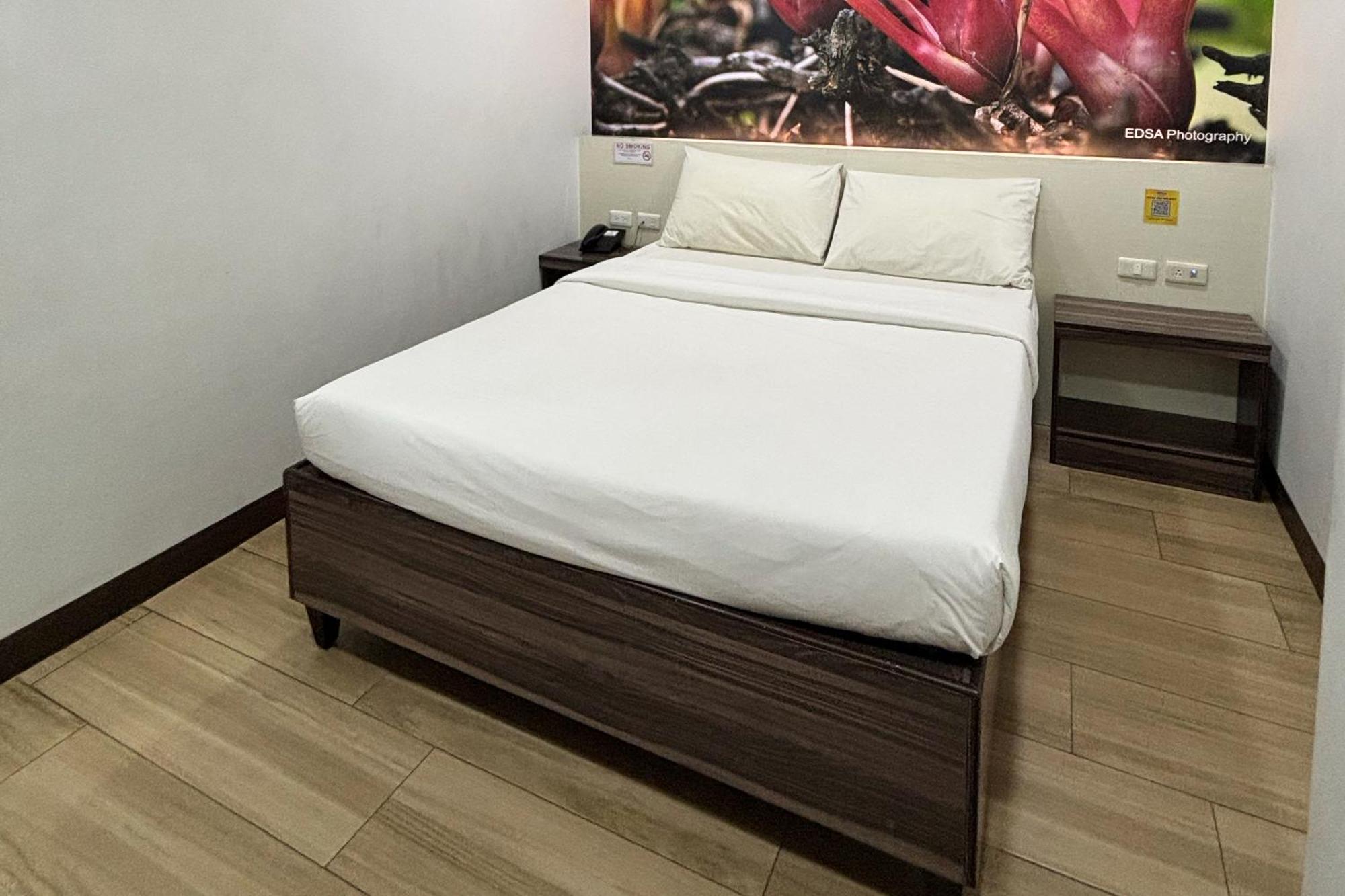 Sugbutel Family Hotel Себу Экстерьер фото