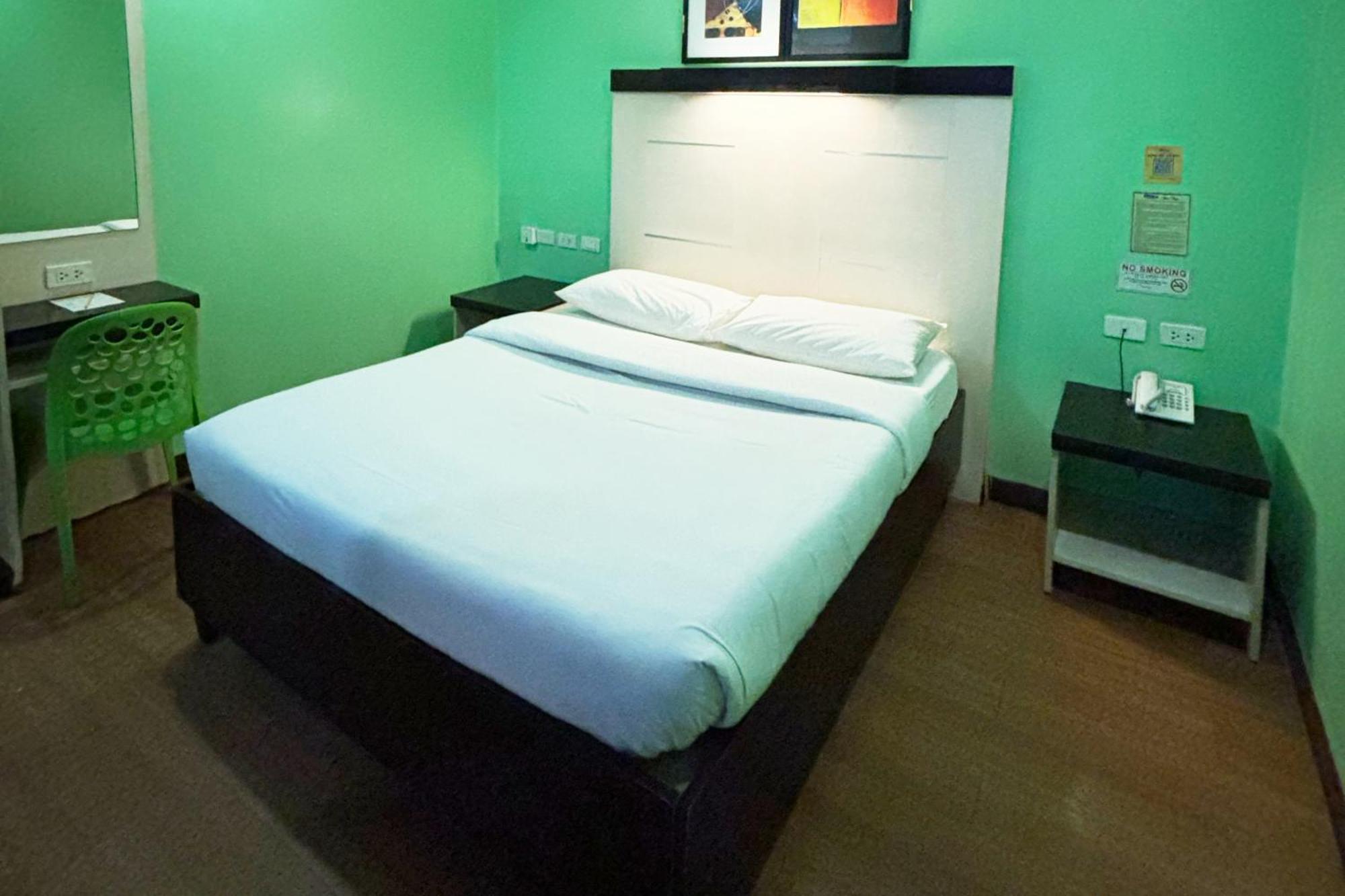 Sugbutel Family Hotel Себу Экстерьер фото