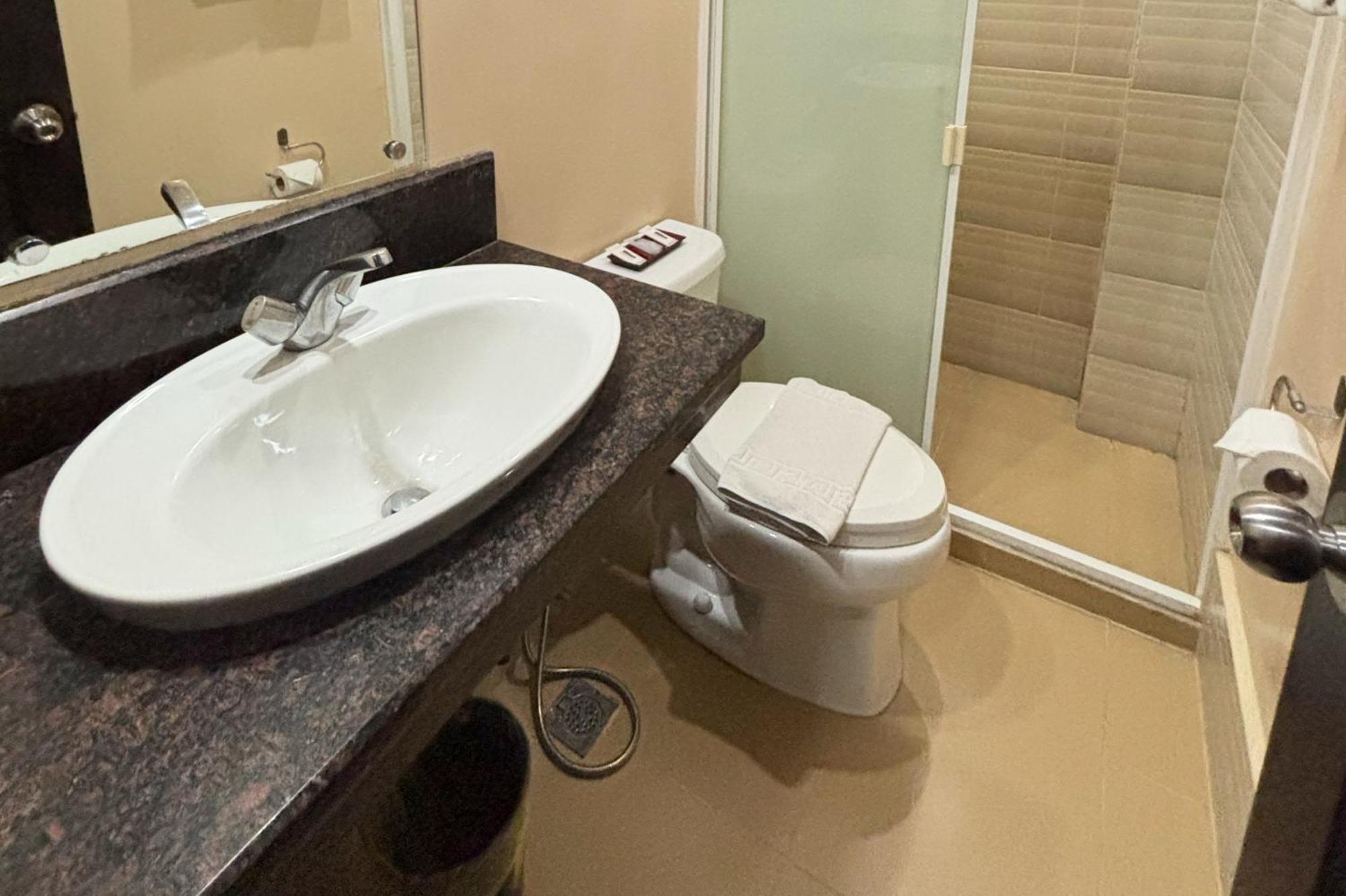 Sugbutel Family Hotel Себу Номер фото