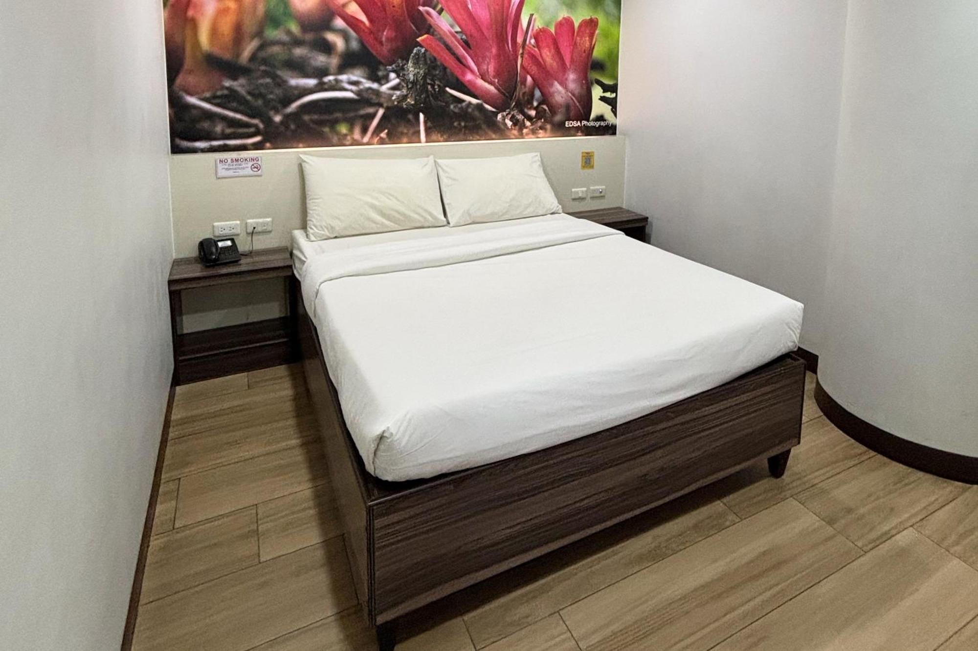Sugbutel Family Hotel Себу Экстерьер фото