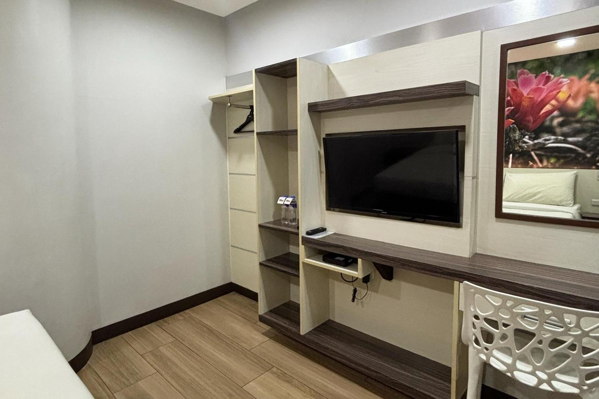 Sugbutel Family Hotel Себу Экстерьер фото