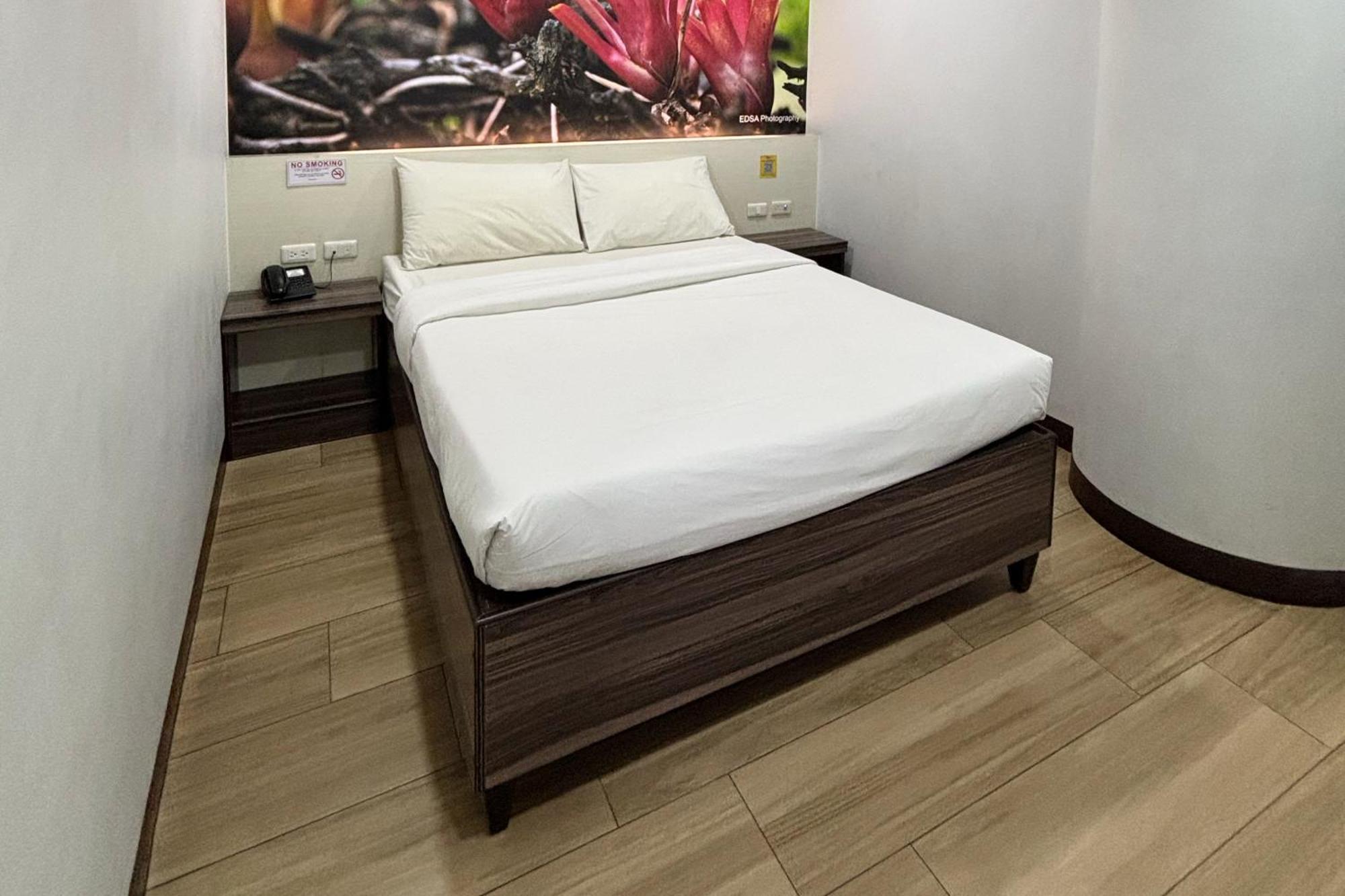 Sugbutel Family Hotel Себу Экстерьер фото